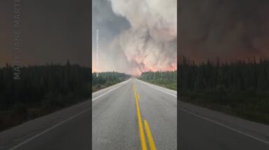 Wildfires burn in Northwest Territories | CANADA WILDFIRES #shortsvideo