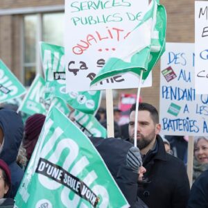 Hundreds of thousands of public sector workers strike in Quebec