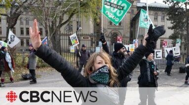 Quebec public sector unions threaten unlimited strike