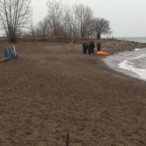 Toronto police recover body found on shoreline of Lake Ontario