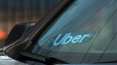 Uber suing City of Toronto over cap on ridesharing licences