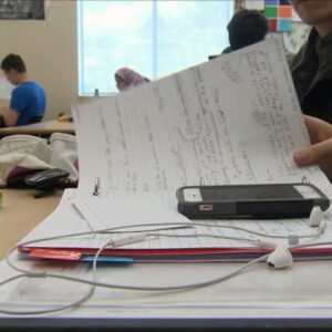 More provinces looking to ban phones in classrooms
