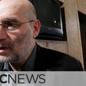 Exiled novelist says sentiments in Russia don't favour Putin