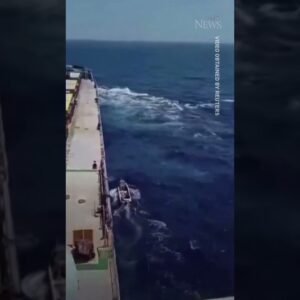 Armed pirates board cargo ship off the coast of Somalia #shorts #news