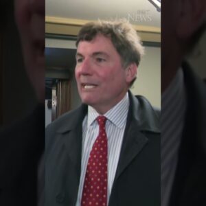 Does Dominic Leblanc want to replace Justin Trudeau as Liberal leader?