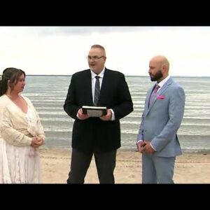 Eclipse wedding | Canadian couple ties the knot