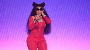 Rapper Nicki Minaj arrives three hours late to perform at concert in Montreal